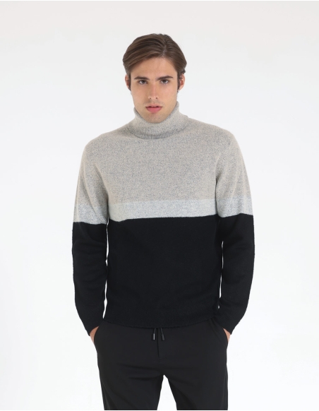 Pullover collo alto