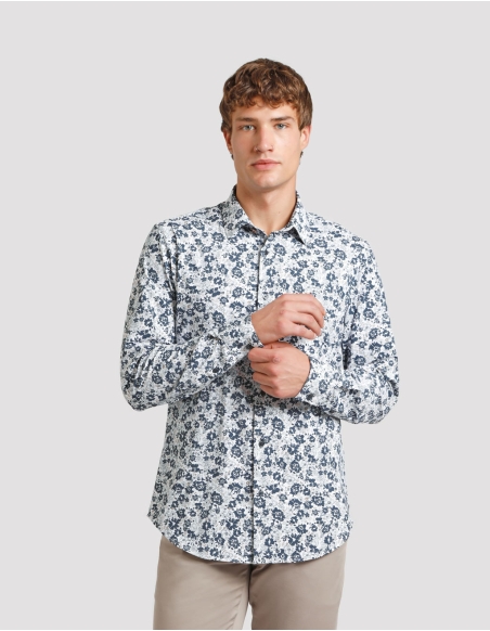 Long-sleeved shirt with pattern